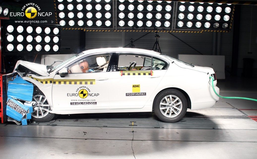 YEN 2015 VW PASSAT EURONCAP ARPIMA TEST RESMLER