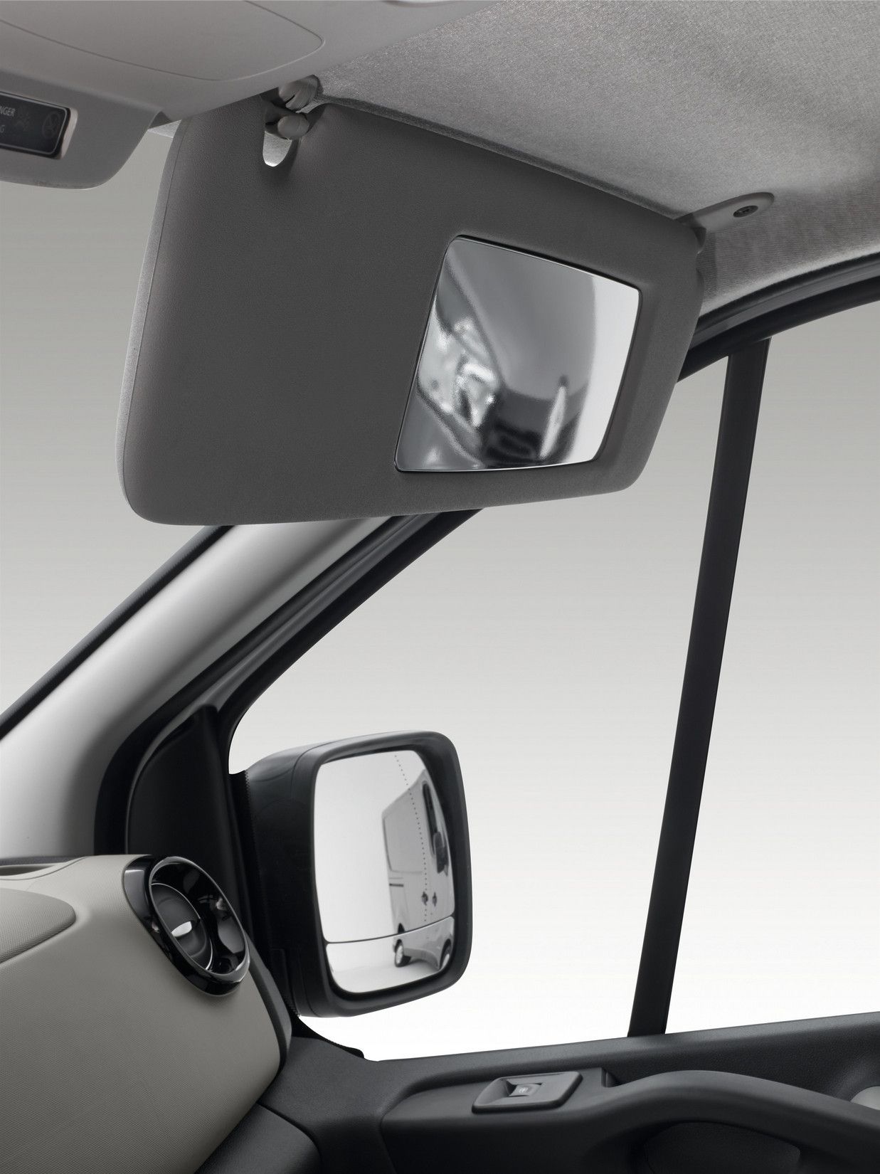 YEN 2014 RENAULT TRAFC DETAYLI RESM GALERS