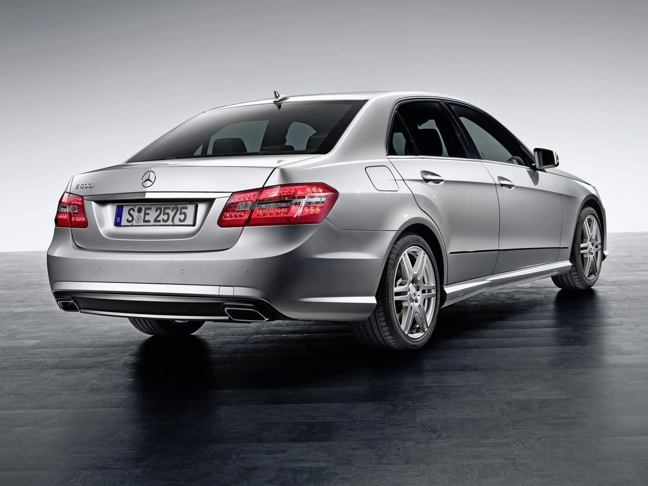 MERCEDES E SEDAN (2010)