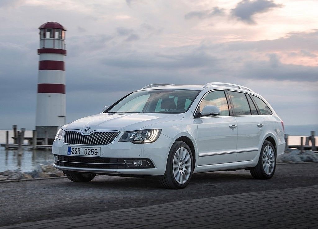 YEN MAKYAJLI SKODA SUPERB COMB GALER