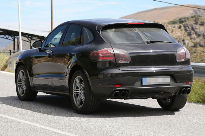YEN PORSCHE MACAN HAFF KAMUFLAJLI RESM GALERS
