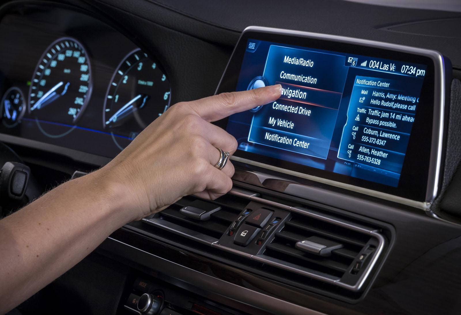 BMW'NN YEN iDrive & TouchCommand SSTEMLERNN RESMLER
