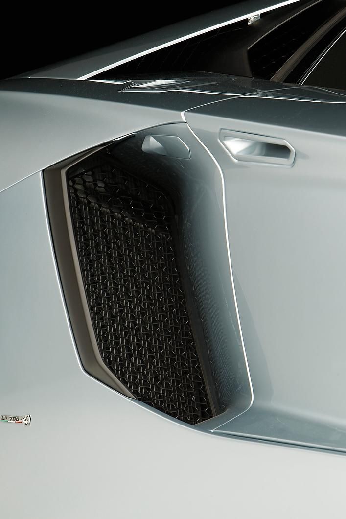 LAMBORGHN AVENTADOR ROADSTER GALER