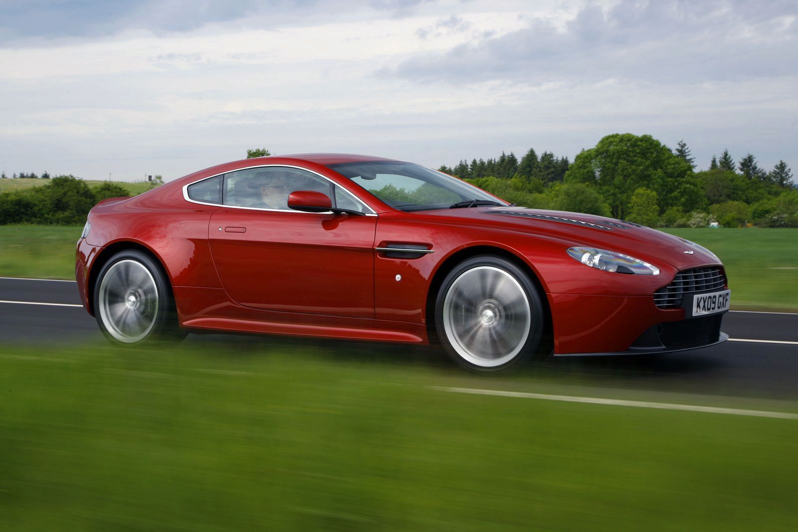 ASTON MARTN V12 VANTAGE GALER