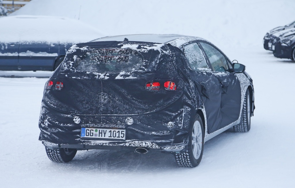 YEN MAKYAJLI 2015 KA CEE'D KAMUFLAJLI RESM GALERS
