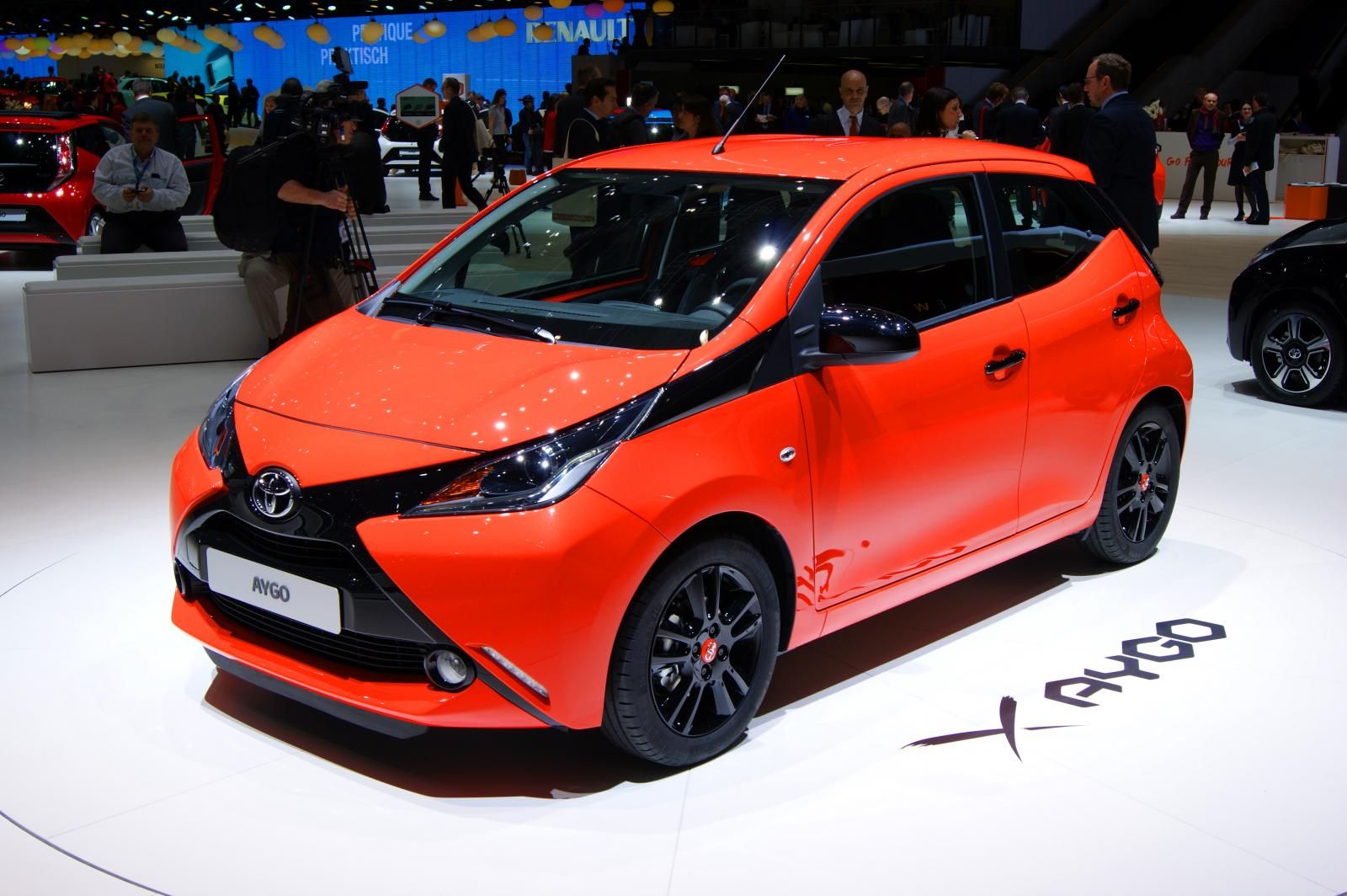 YEN TOYOTA AYGO RESM FOTORAF GALERS