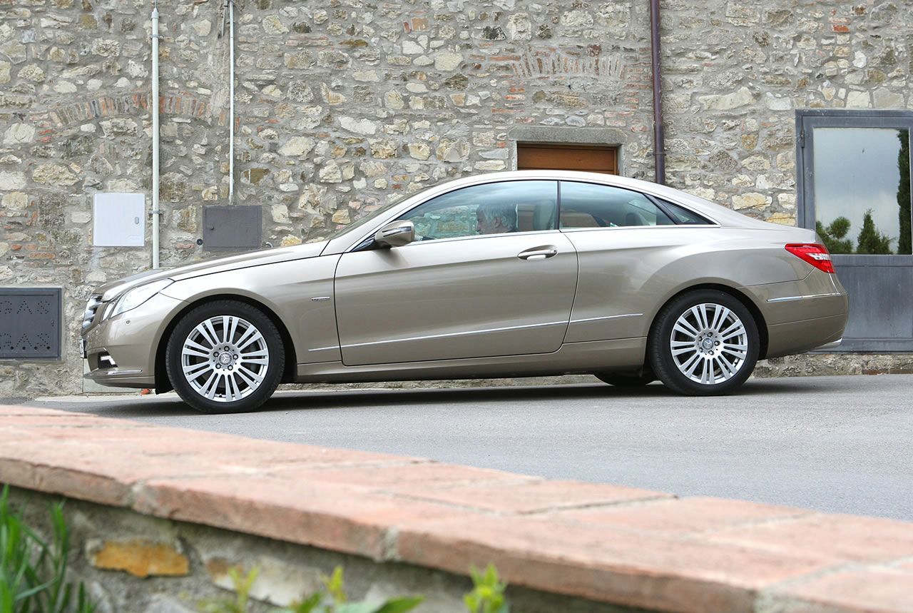 MERCEDES E COUPE (2010) GALER