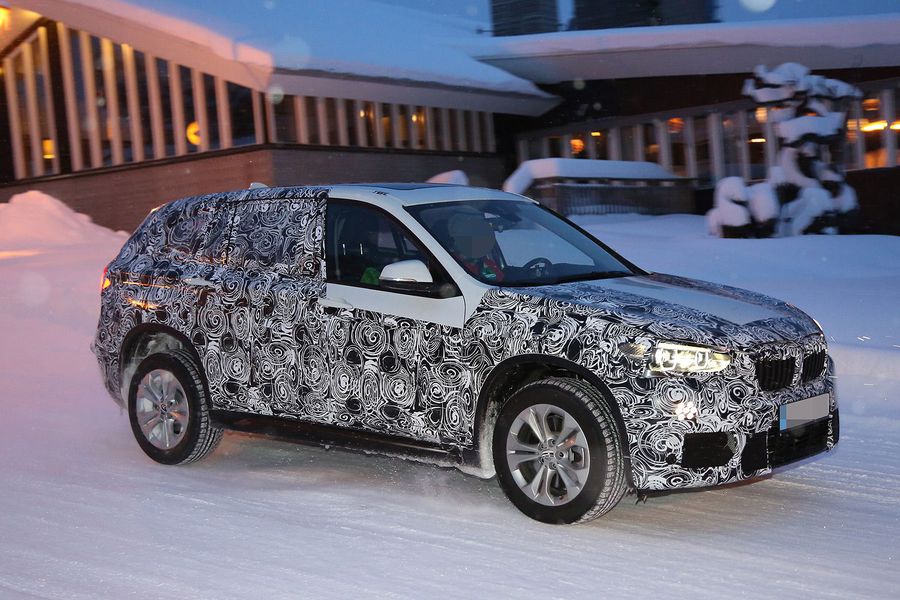 YEN 2015 BMW X1'N KAMFLAJLI KI TEST RESMLER