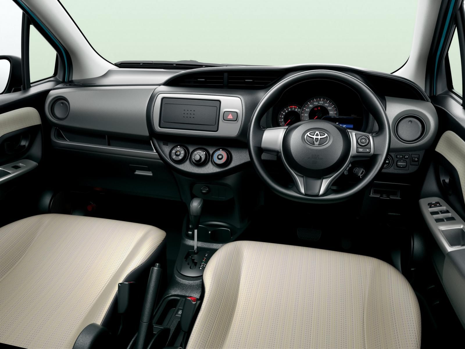 YEN MAKYAJLI TOYOTA YARS 2014 LK RESM GALERS
