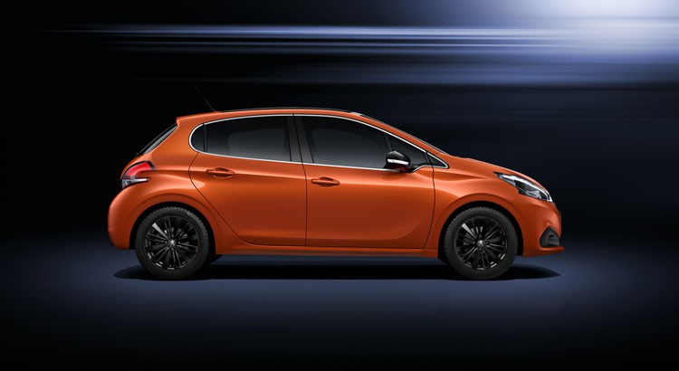 YEN� MAKYAJLI 2015 PEUGEOT 208'�N �LK RES�M GALER�S�