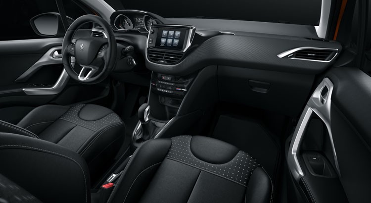 YEN� MAKYAJLI 2015 PEUGEOT 208'�N �LK RES�M GALER�S�