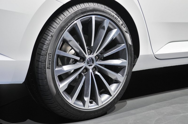 YEN� SKODA SUPERB LANSMAN RES�M GALER�S�