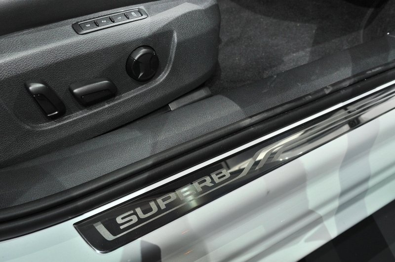 YEN� SKODA SUPERB LANSMAN RES�M GALER�S�