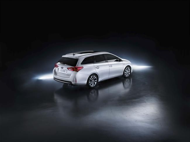 YEN TOYOTA AURS TOURNG SPORTS RESM FOTORAF GALERS
