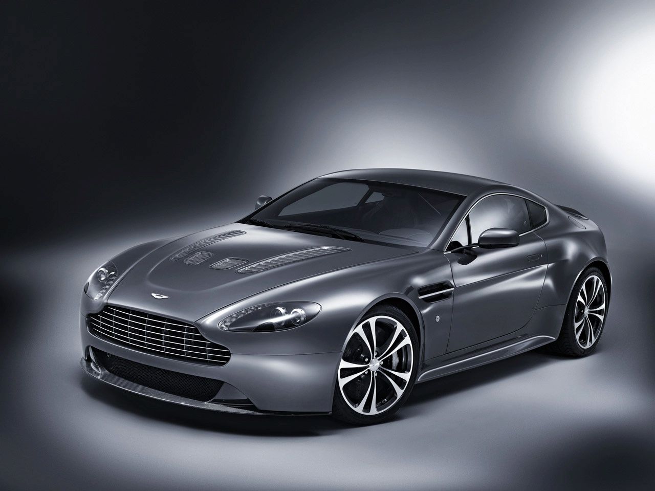 ASTON MARTN V12 VANTAGE GALER