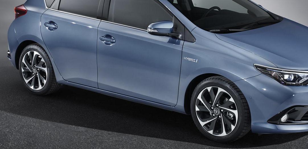 YEN� MAKYAJLI 2015 TOYOTA AUR�S RES�M GALER�S�