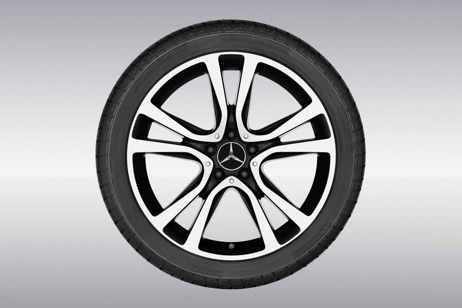 YEN MAKYAJLI MERCEDES E SERS AKSESUARLARI GALER