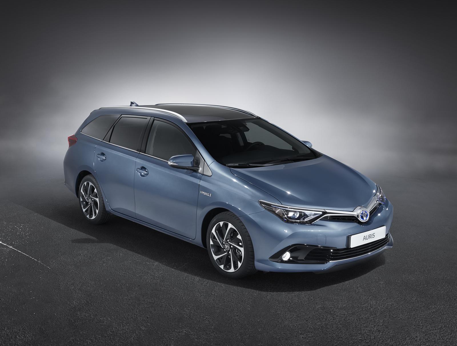 YEN� 2015 MAKYAJLI TOYOTA AUR�S DETAYLI RES�M GALER�S�