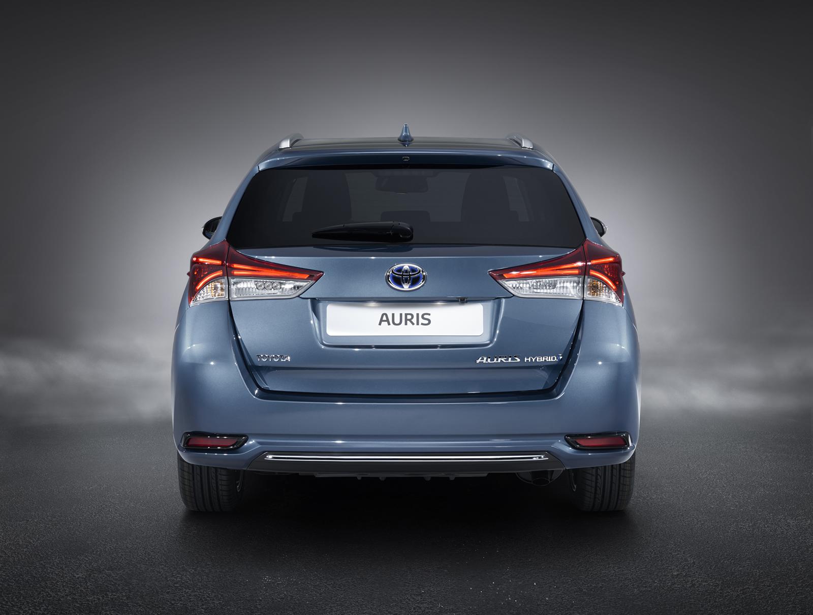 YEN� 2015 MAKYAJLI TOYOTA AUR�S DETAYLI RES�M GALER�S�
