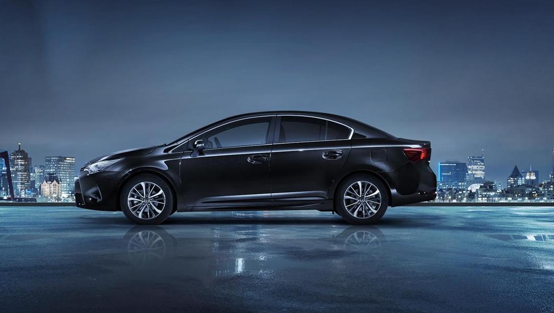 YEN� 2015 MAKYAJLI TOYOTA AVENS�S DETAYLI RES�M GALER�S�