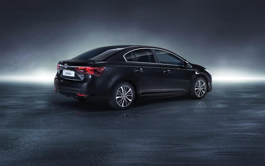 YEN� 2015 MAKYAJLI TOYOTA AVENS�S DETAYLI RES�M GALER�S�