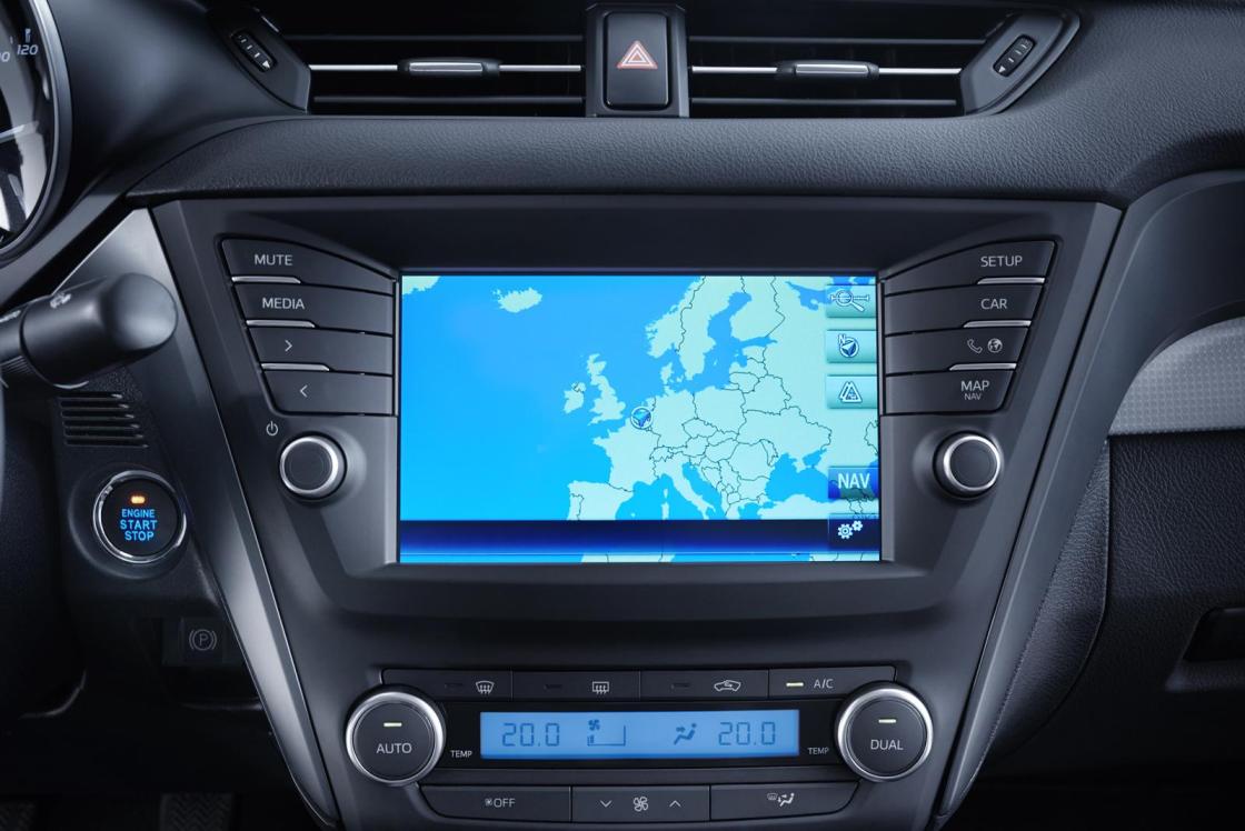 YEN� 2015 MAKYAJLI TOYOTA AVENS�S DETAYLI RES�M GALER�S�