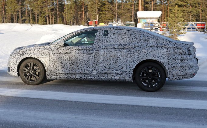 YEN� 2016 RENAULT LAGUNA �LK KAMUFLAJLI RES�M GALER�S�