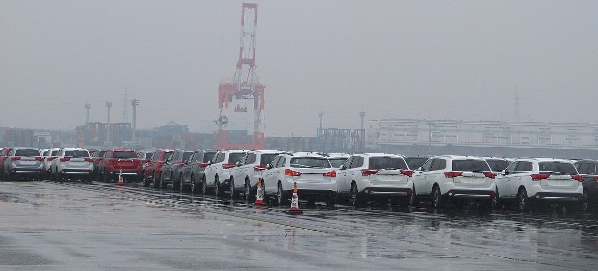 YEN� MAKYAJLI 2016 MITSUB�SH� OUTLANDER �LK RES�M GALER�S�