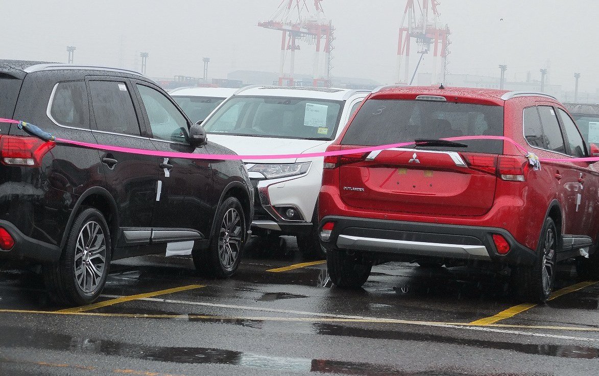 YEN� MAKYAJLI 2016 MITSUB�SH� OUTLANDER �LK RES�M GALER�S�