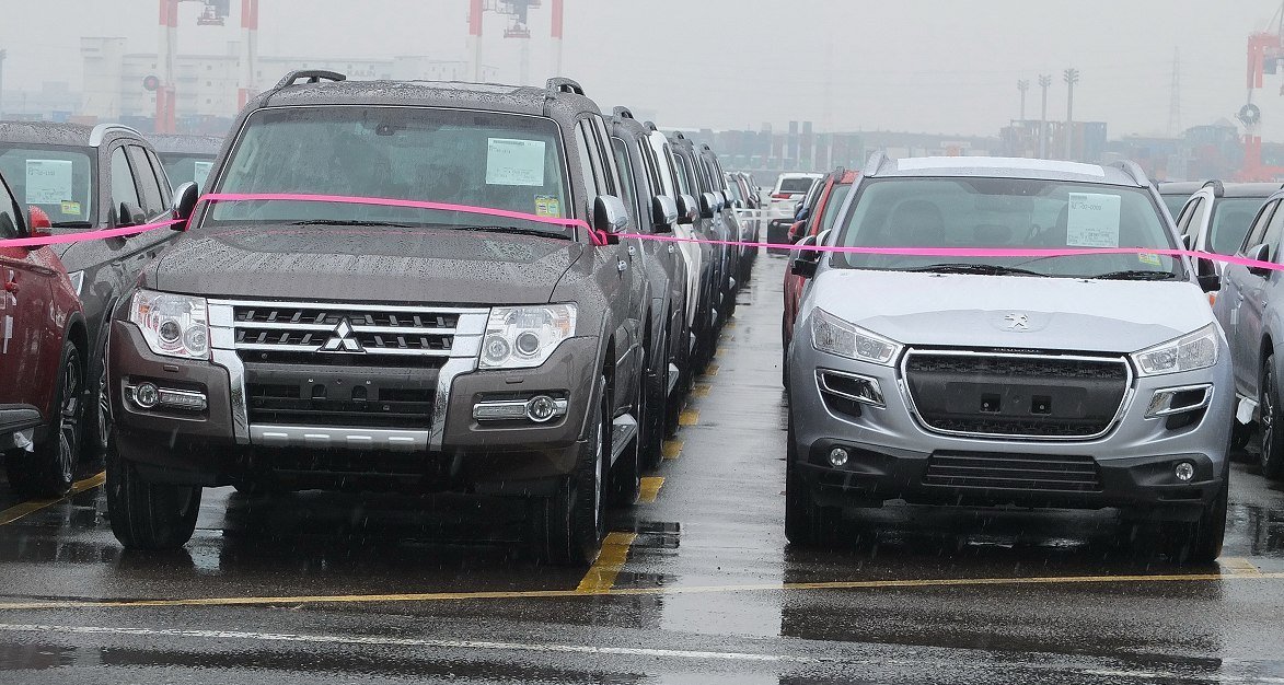 YEN� MAKYAJLI 2016 MITSUB�SH� OUTLANDER �LK RES�M GALER�S�