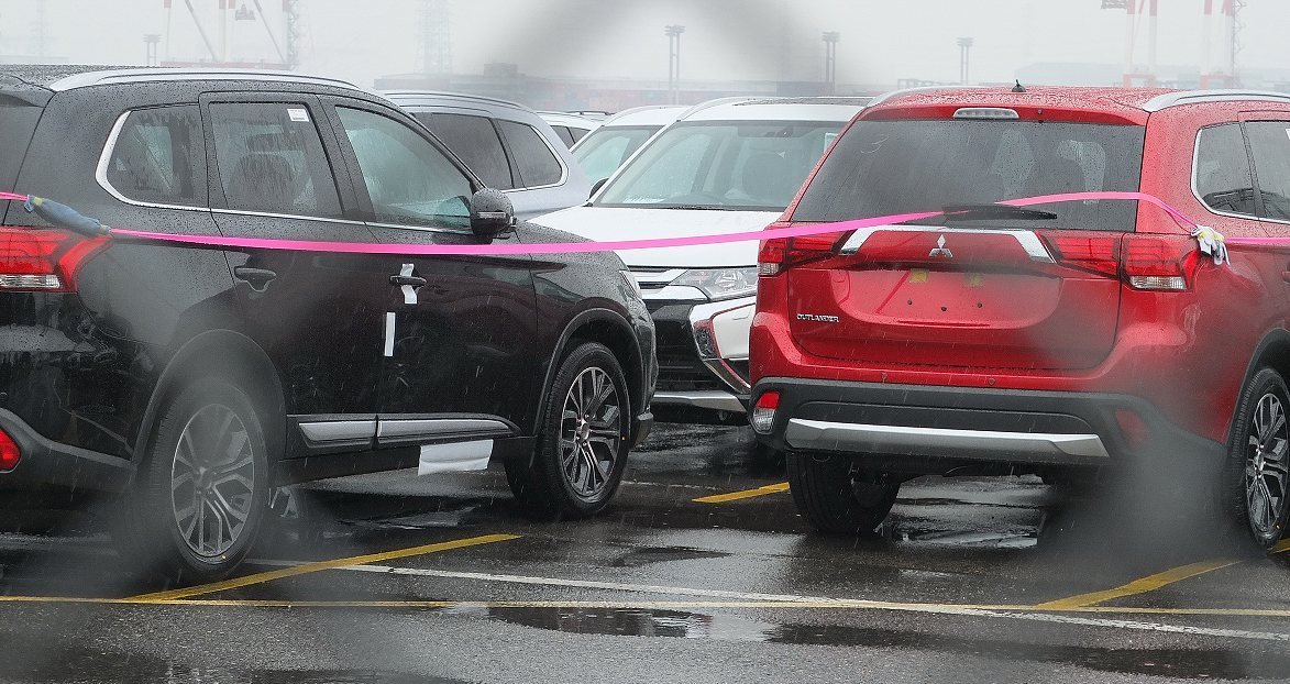 YEN� MAKYAJLI 2016 MITSUB�SH� OUTLANDER �LK RES�M GALER�S�