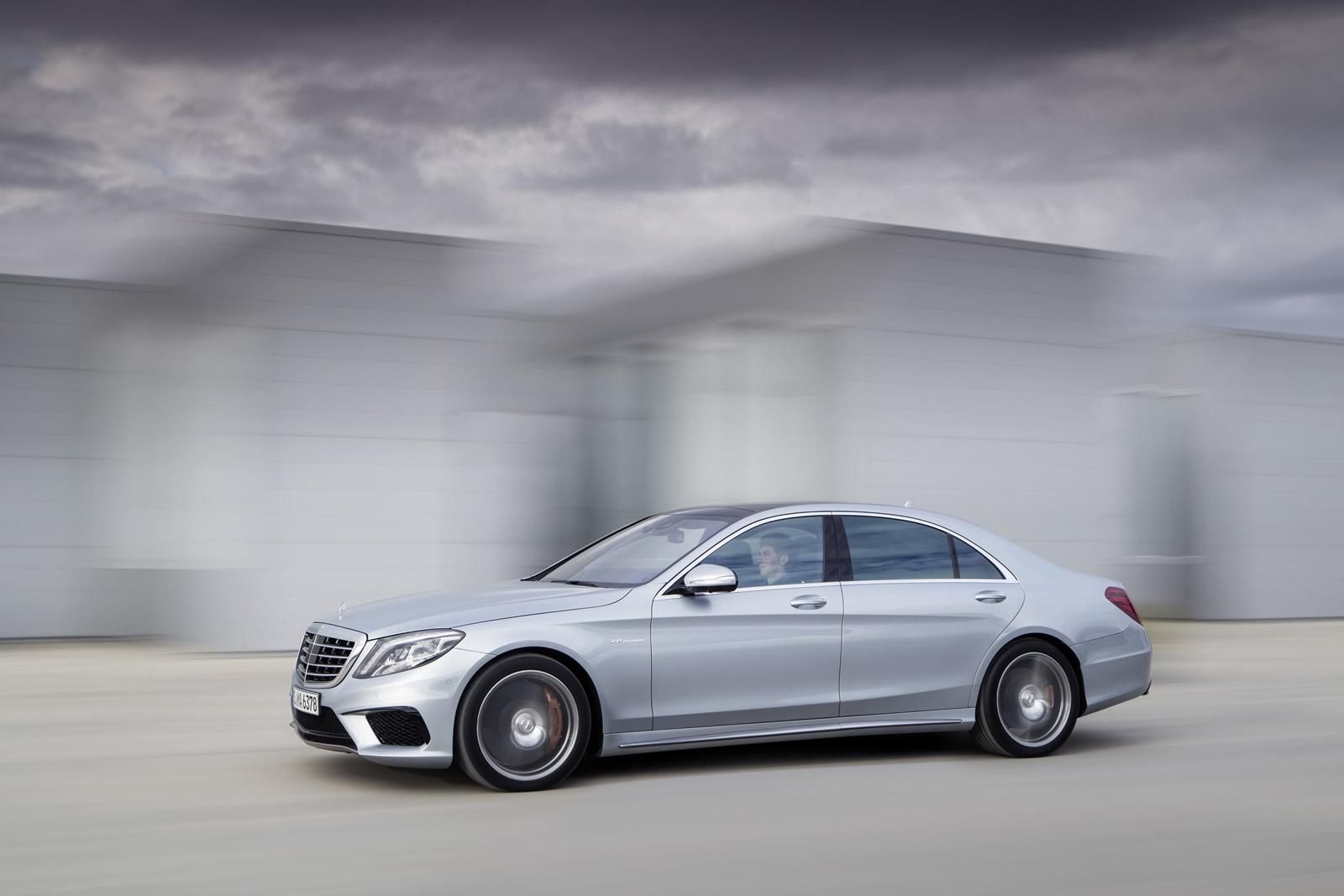 YEN MERCEDES S63 AMG RESM FOTORAF GALERS