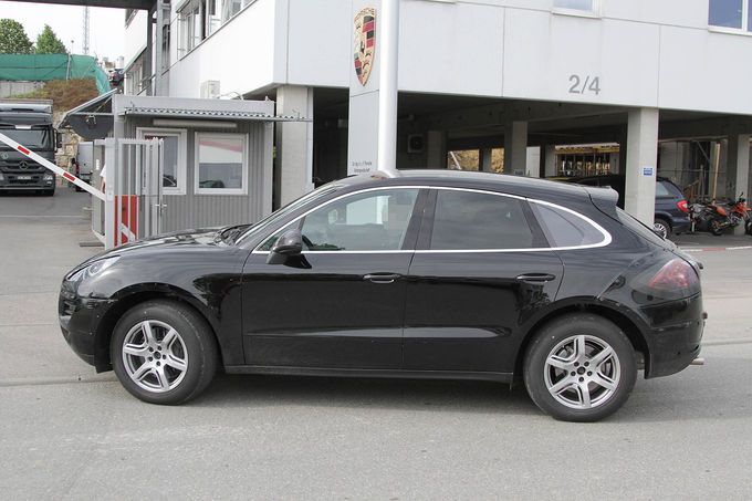 YEN PORSCHE MACAN HAFF KAMUFLAJLI RESM GALERS
