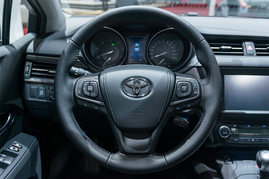 YEN� TOYOTA AVENS�S 2015 CENEVRE RES�M GALER�S�