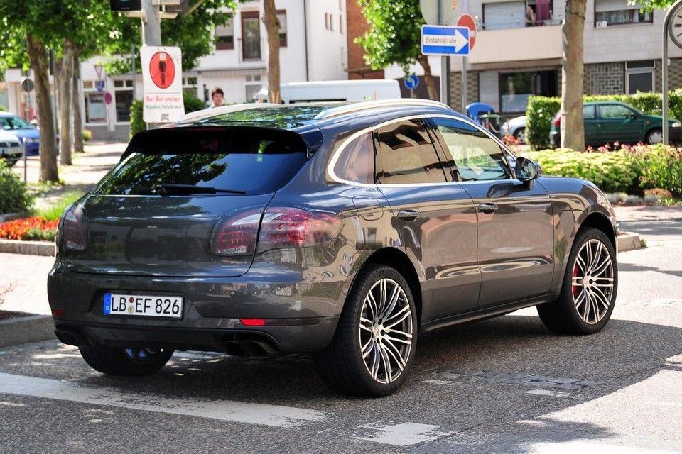 YEN� PORSCHE MACAN TURBO RES�M GALER�S� 