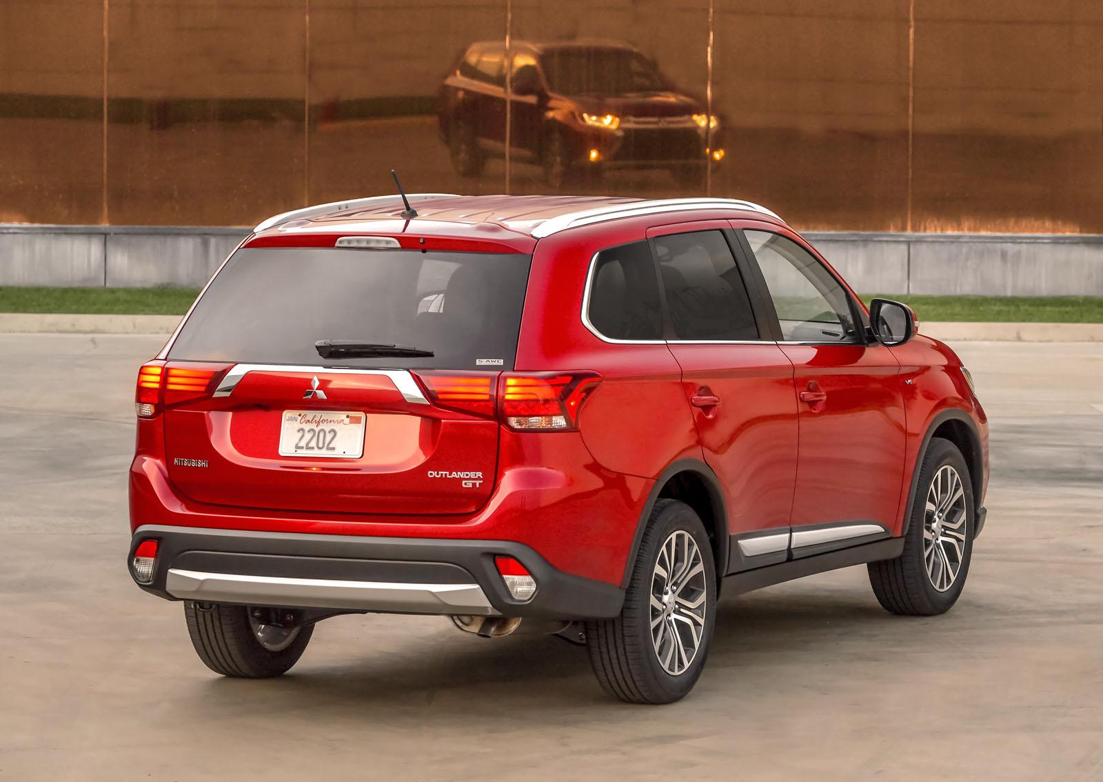 YEN� 2016 M�TSUB�SH� OUTLANDER DETAYLI RES�M GALER�S�