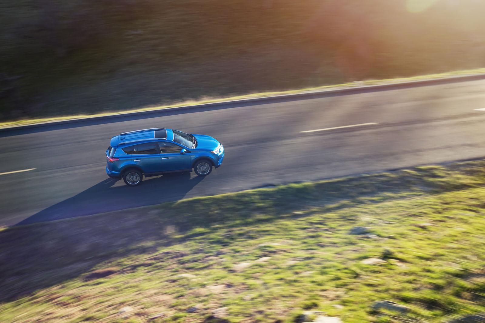 YEN� 2016 MAKYAJLI TOYOTA RAV4 HYBR�D RES�M GALER�S�