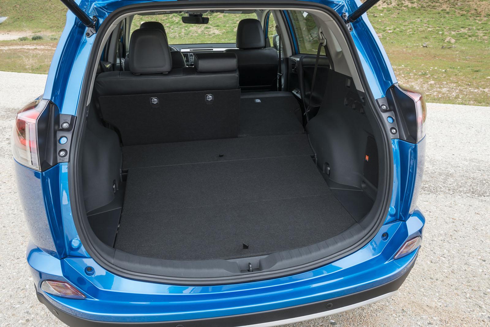 YEN� 2016 MAKYAJLI TOYOTA RAV4 HYBR�D RES�M GALER�S�