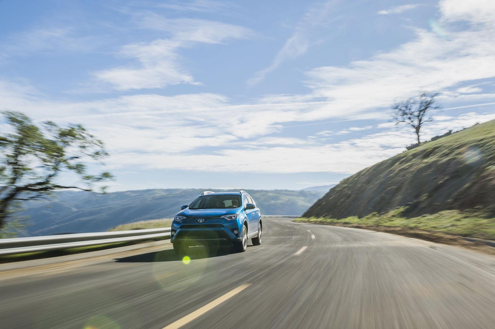 YEN� 2016 MAKYAJLI TOYOTA RAV4 HYBR�D RES�M GALER�S�