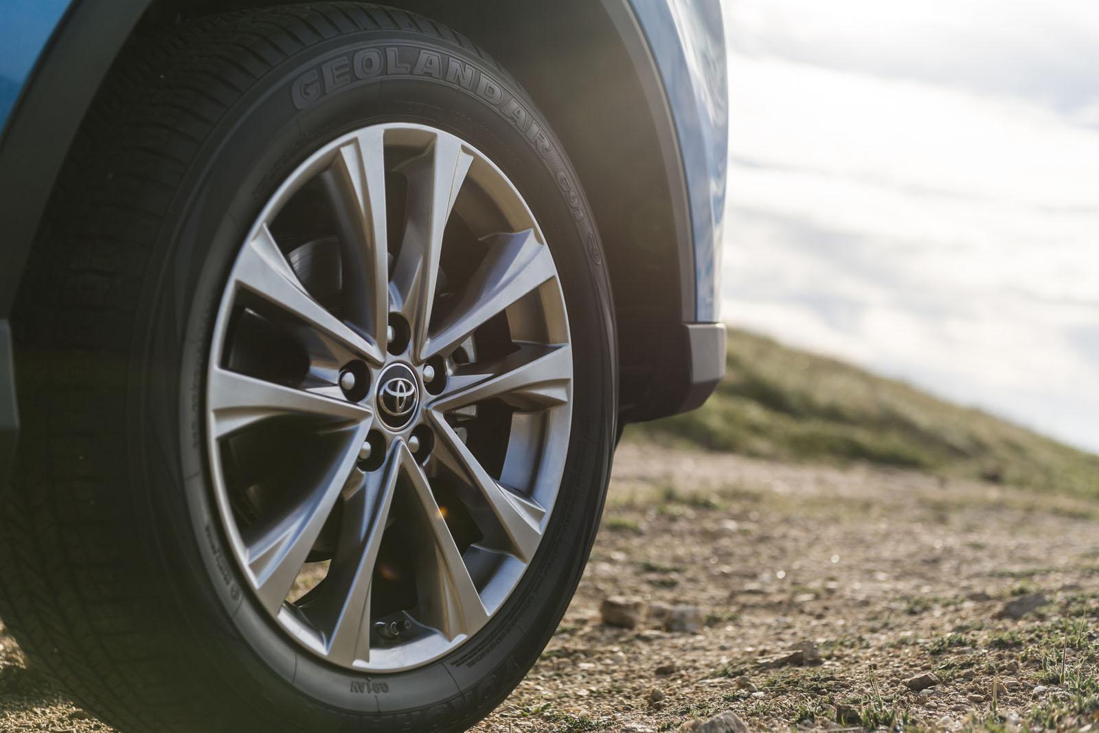 YEN� 2016 MAKYAJLI TOYOTA RAV4 HYBR�D RES�M GALER�S�