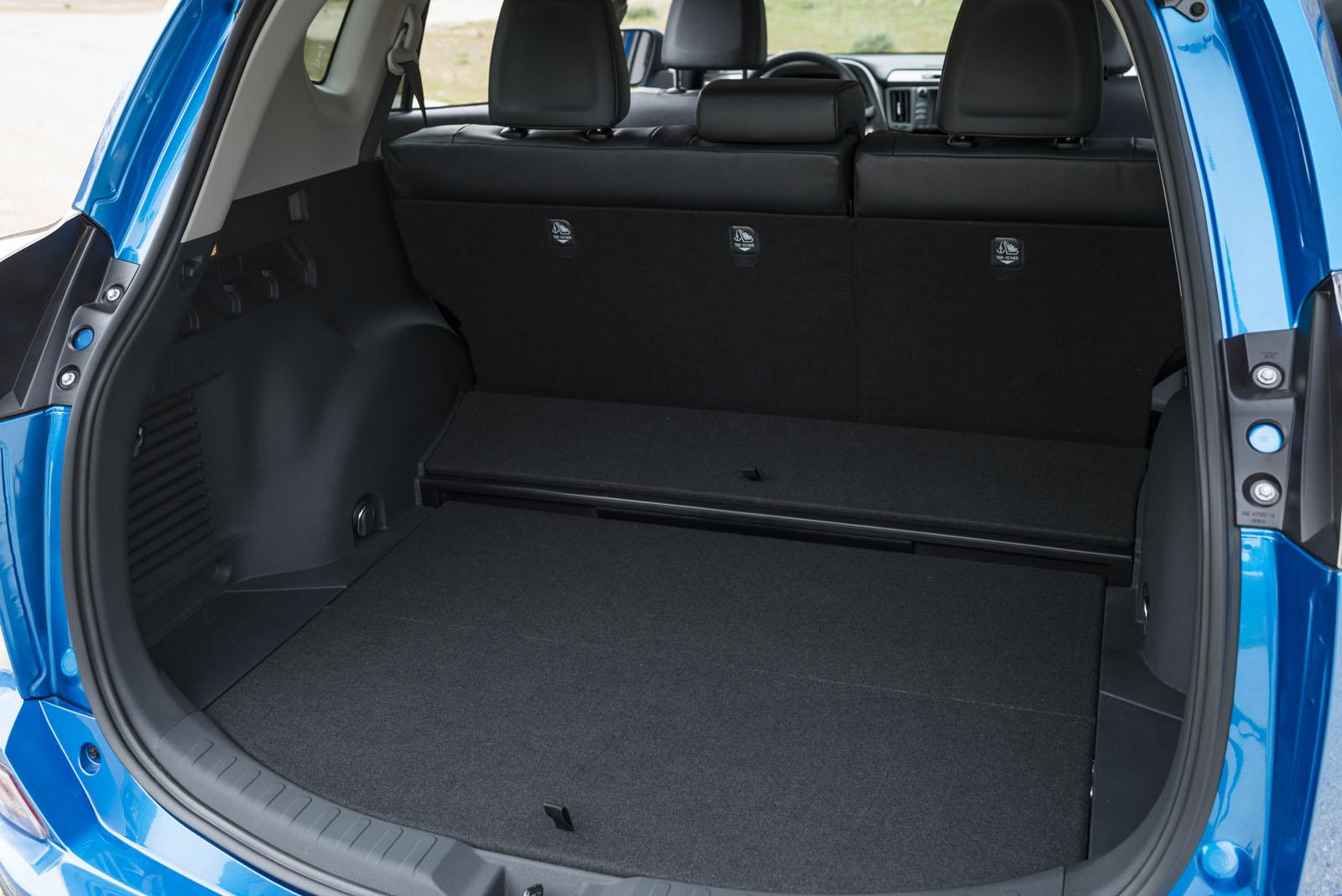 YEN� 2016 MAKYAJLI TOYOTA RAV4 HYBR�D RES�M GALER�S�