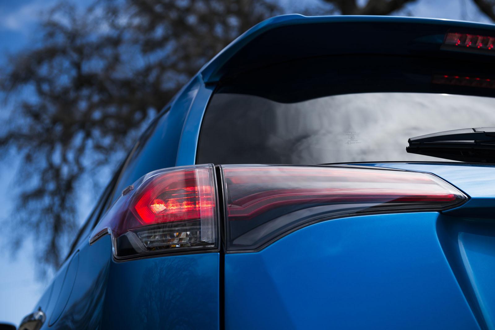 YEN� 2016 MAKYAJLI TOYOTA RAV4 HYBR�D RES�M GALER�S�