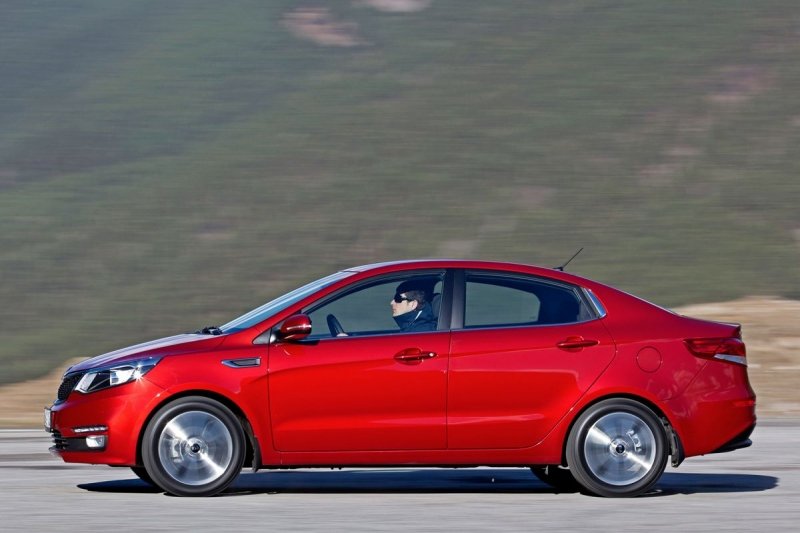 YEN� MAKYAJLI 2015 K�A R�O SEDAN RES�M GALER�S�