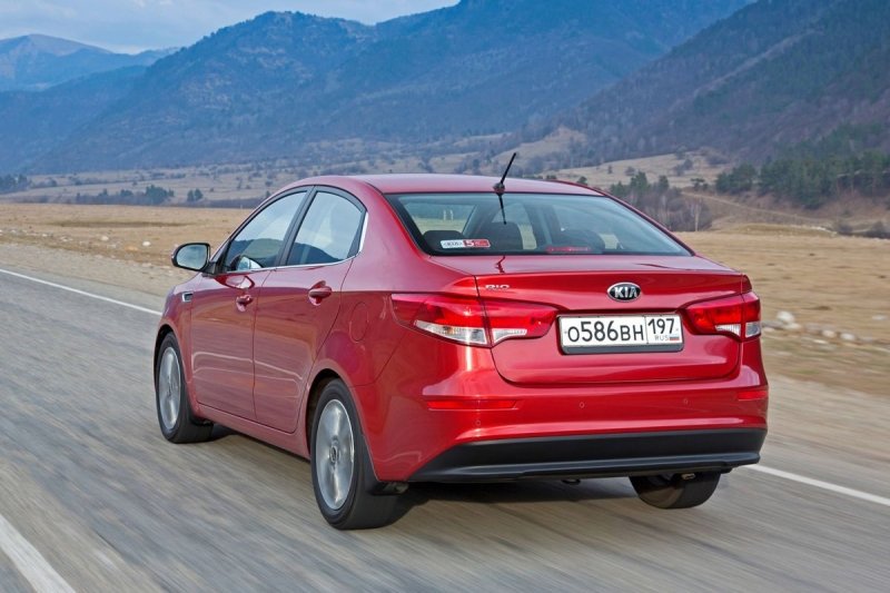 YEN� MAKYAJLI 2015 K�A R�O SEDAN RES�M GALER�S�