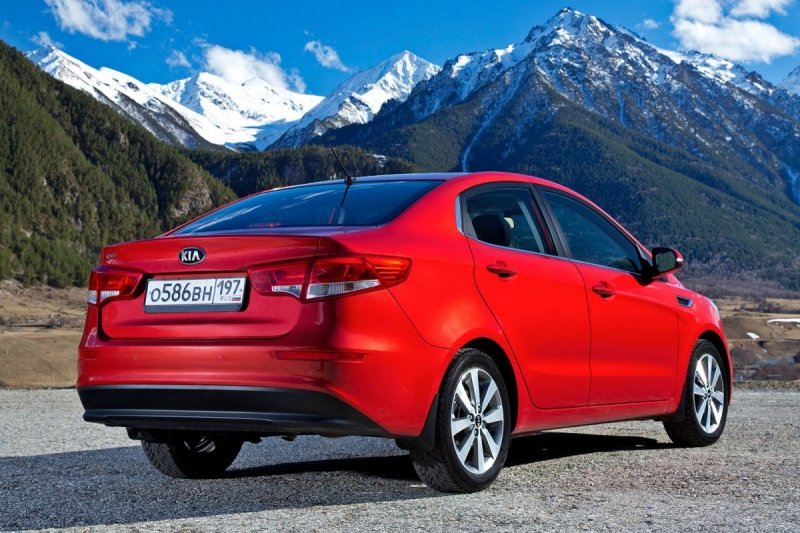 YEN� MAKYAJLI 2015 K�A R�O SEDAN RES�M GALER�S�