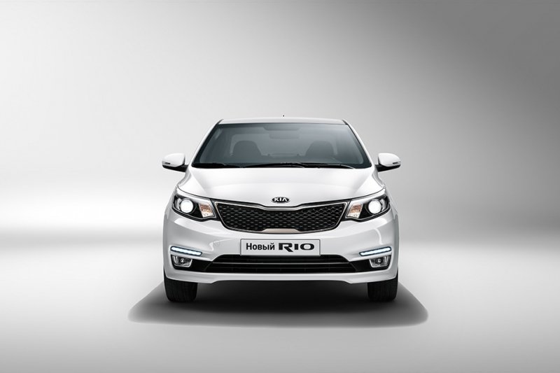 YEN� MAKYAJLI 2015 K�A R�O SEDAN RES�M GALER�S�