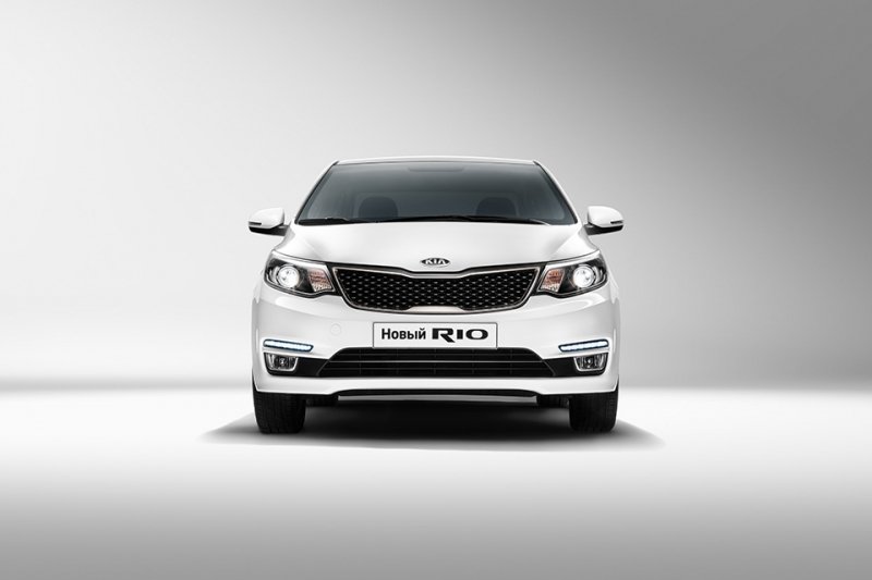 YEN� MAKYAJLI 2015 K�A R�O SEDAN RES�M GALER�S�