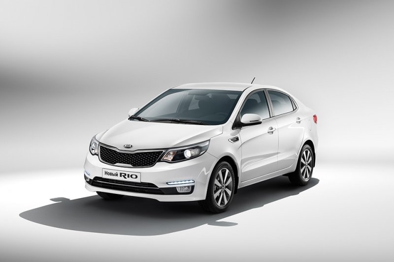 YEN� MAKYAJLI 2015 K�A R�O SEDAN RES�M GALER�S�