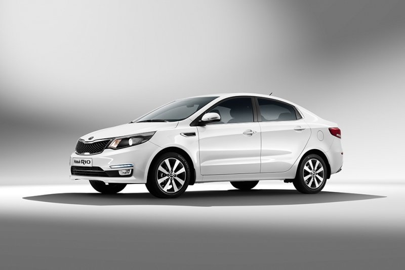 YEN� MAKYAJLI 2015 K�A R�O SEDAN RES�M GALER�S�