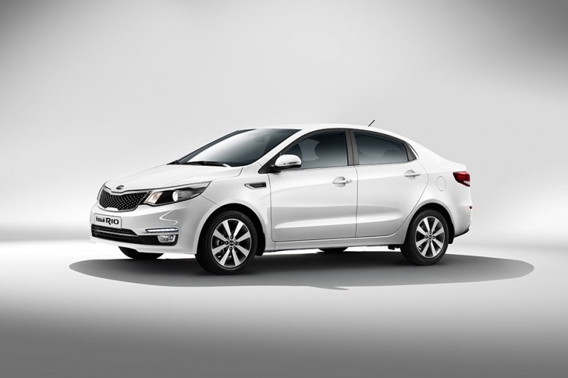 YEN� MAKYAJLI 2015 K�A R�O SEDAN RES�M GALER�S�